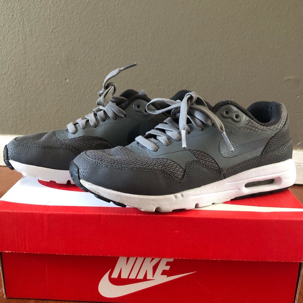 Gray Nike internationalist air shoes